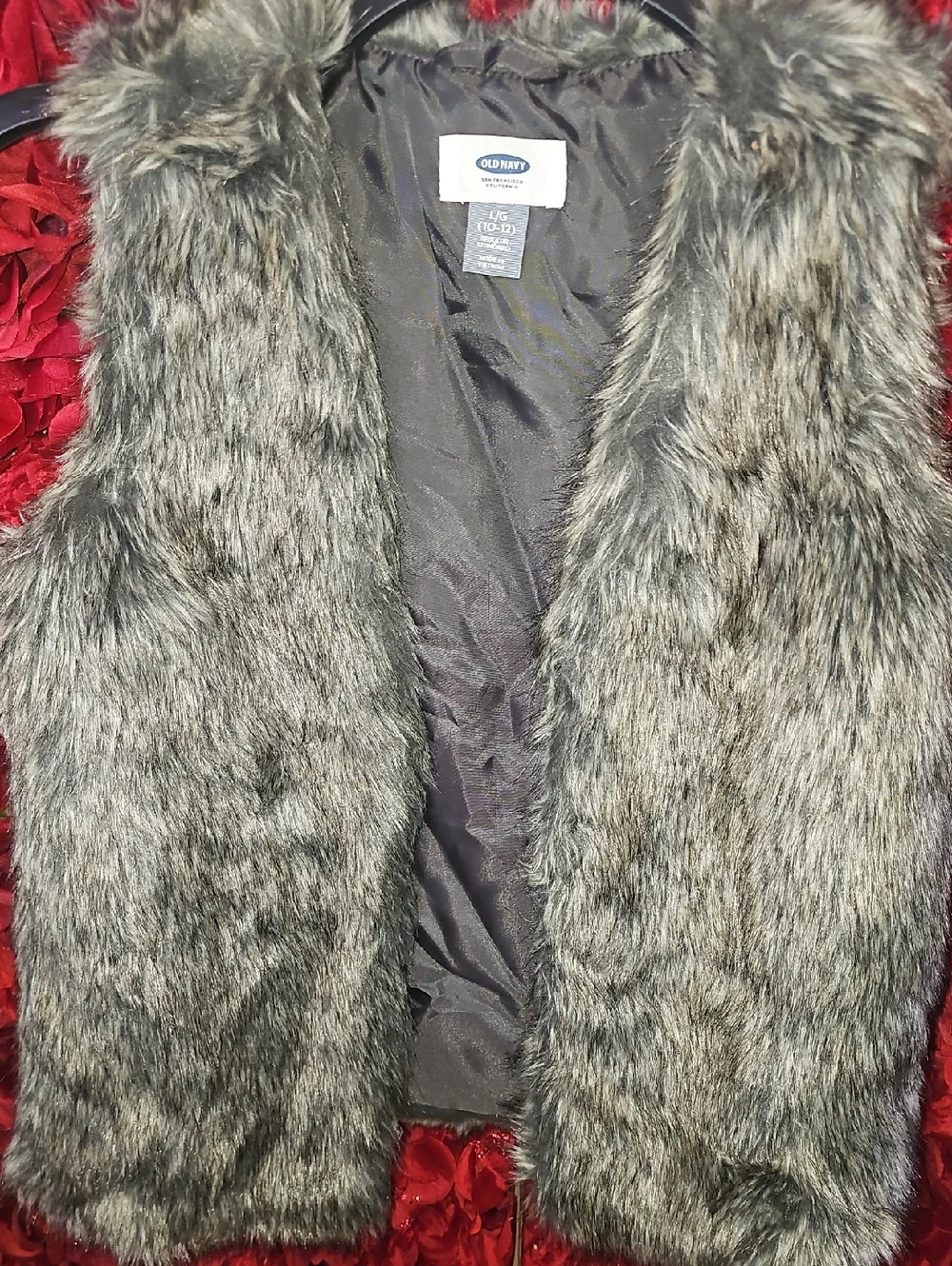 Old Navy Girls Faux Fur Vest in Gray Size 10/12 LIKE NEW